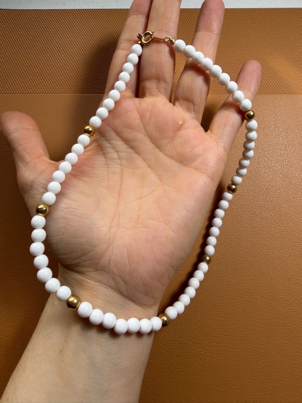 Vintage Crown Trifari White & Gold Beaded Choker Necklace - Picture 8 of 8